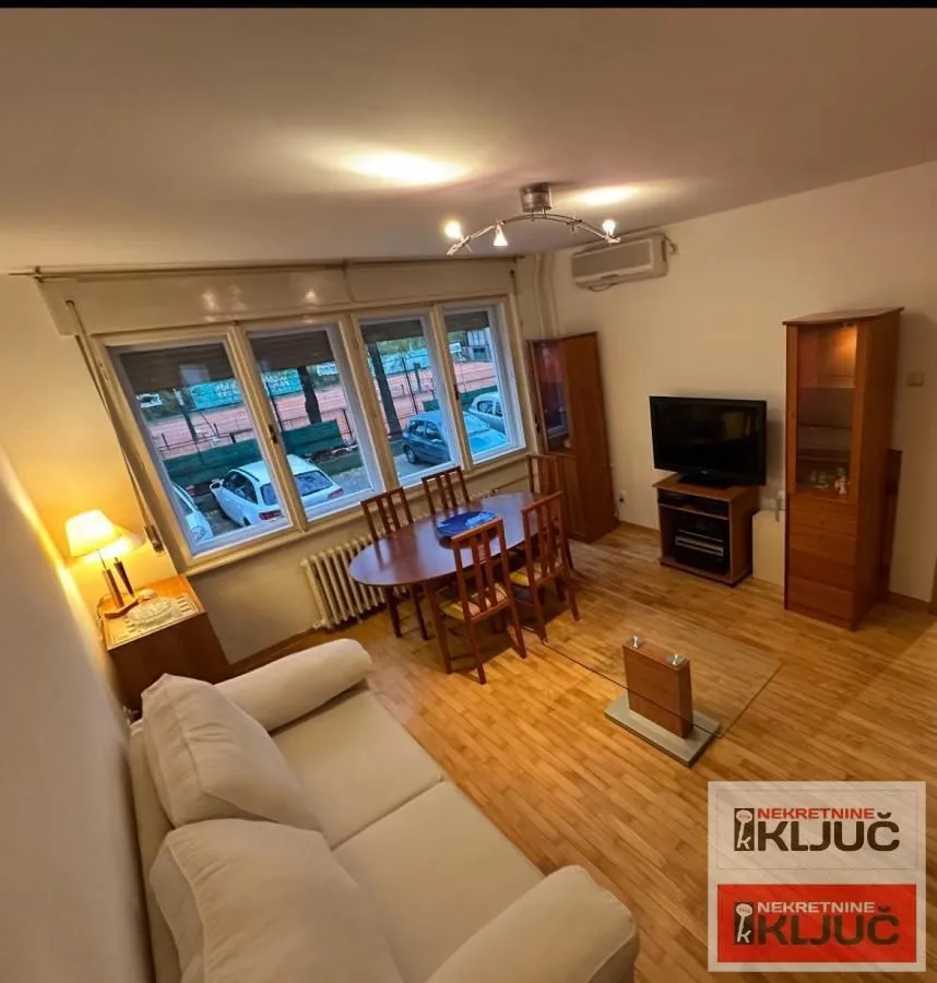 Izdavanje, dvosoban stan, 59m², Centar, Novi Sad