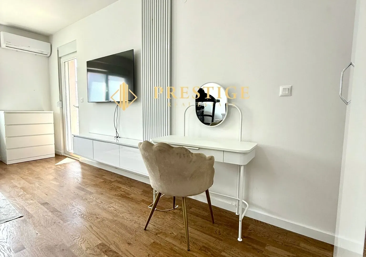 Izdavanje, jednosoban stan, 47m², Stari Aerodrom, Podgorica