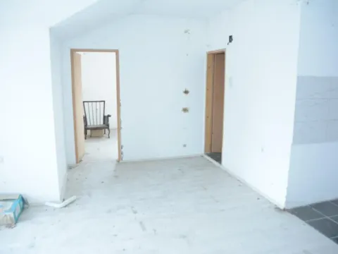 Prodaja, kuća, 210m², Padinska Skela, Palilula Sve Podlokacije - image 2