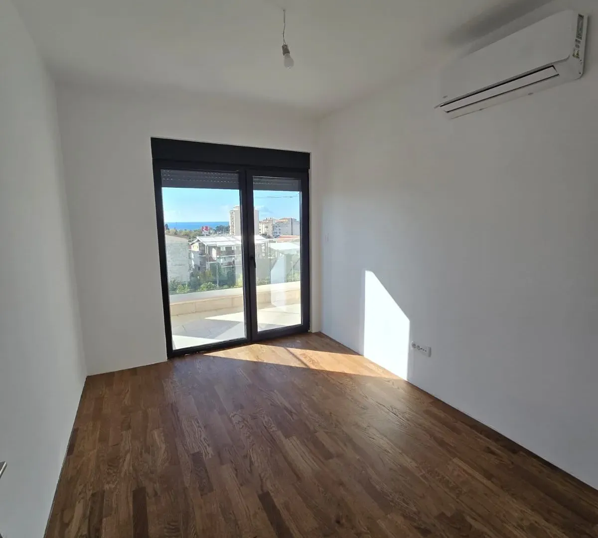 Prodaja, dvosoban stan, 69m², Šušanj, Bar