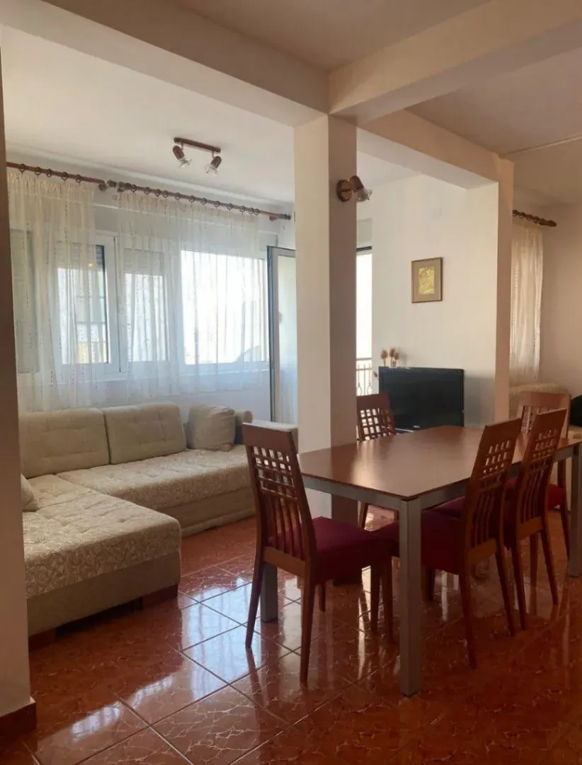 Izdavanje, jednosoban stan, 62m², Budva, Crna Gora