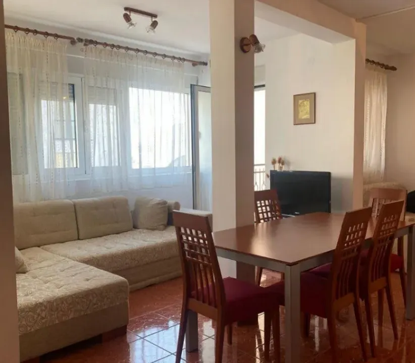 Izdavanje, jednosoban stan, 62m², Budva, Crna Gora