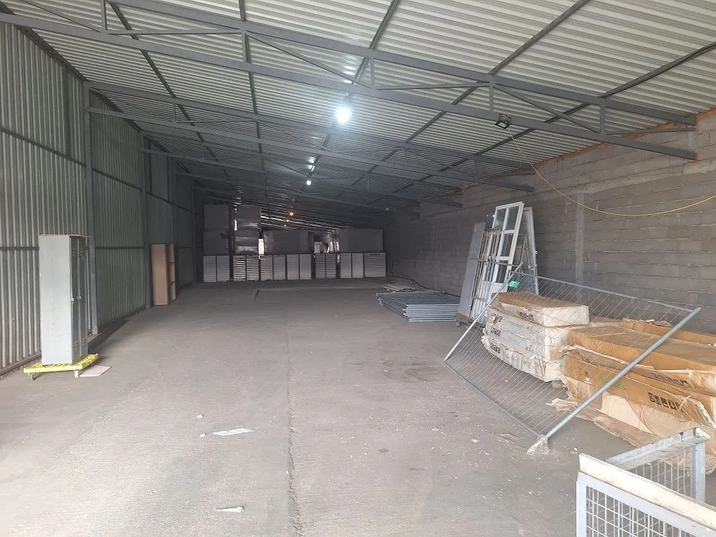 Rent, office space, 1000m², Dobanovci, Surčin