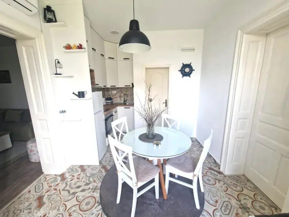 Rent, one bedroom apartment, 50m², Tivat, Crna Gora