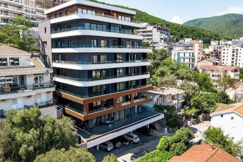 Rent, one bedroom apartment, 107m², Budva, Crna Gora - image 2
