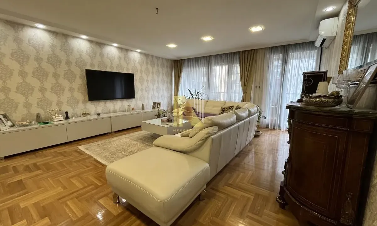 Prodaja, stan, 155m², Grbavica, Novi Sad Sve Podlokacije