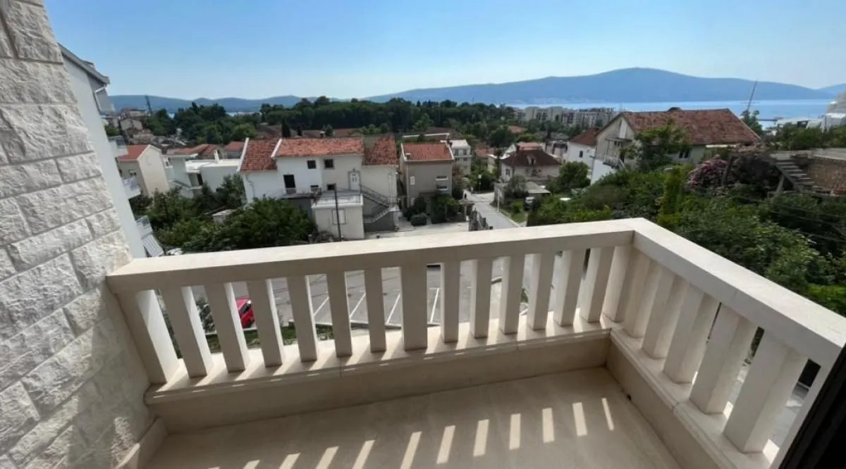 Prodaja, dvosoban stan, 71m², Tivat, Crna Gora