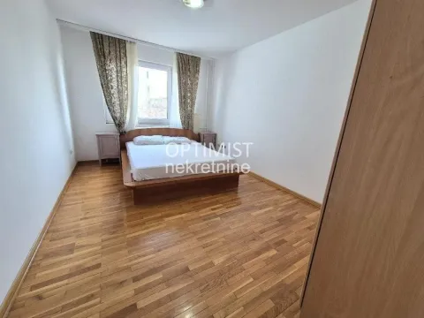 Rent, three bedroom apartment, 84m², Južni Bulevar, Vračar Sve Podlokacije - image 6