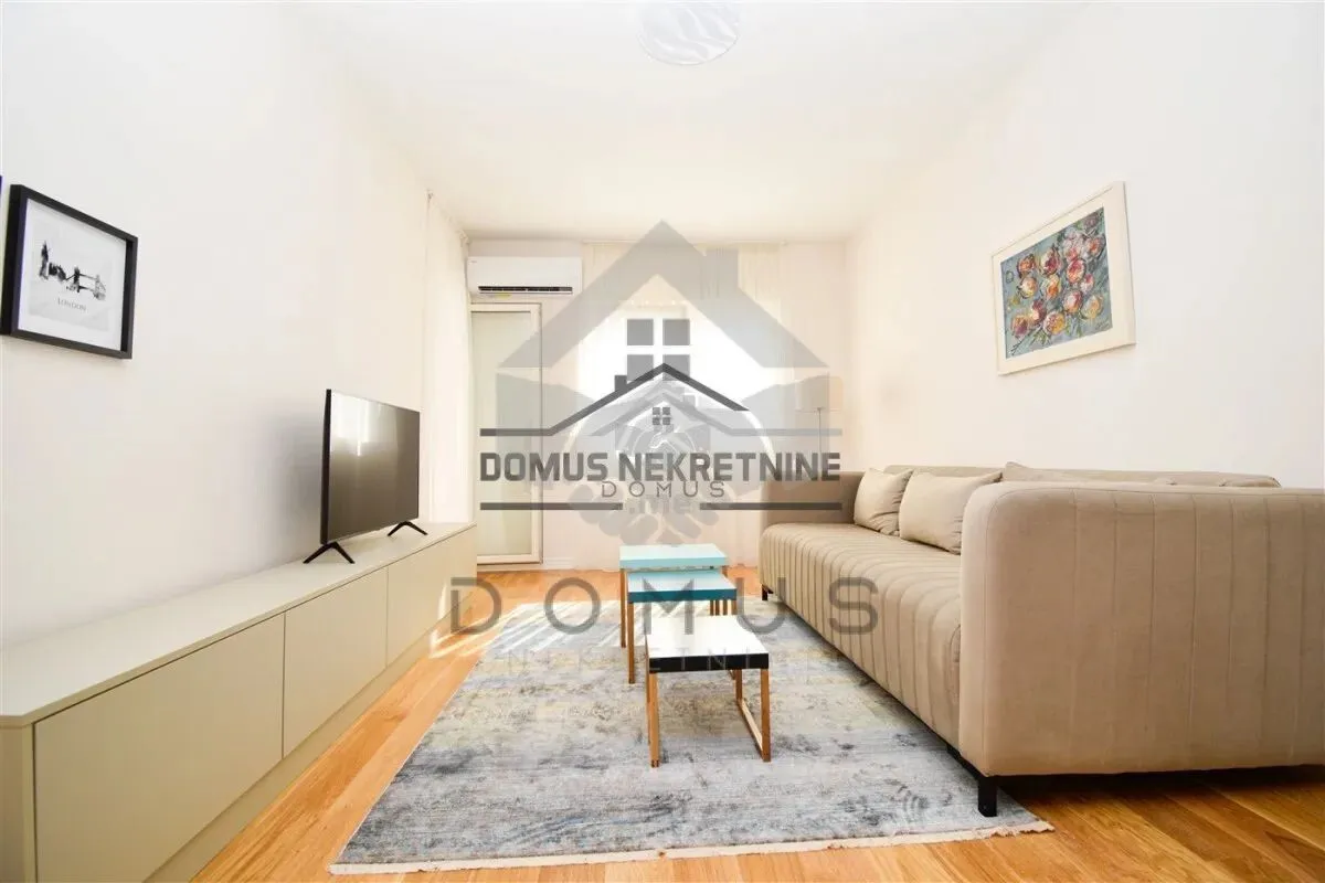 Izdavanje, jednosoban stan, 50m², Central Point, Podgorica