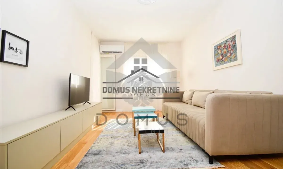 Izdavanje, jednosoban stan, 50m², Central Point, Podgorica