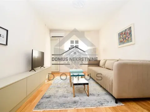 Izdavanje, jednosoban stan, 50m², Central Point, Podgorica - image 1