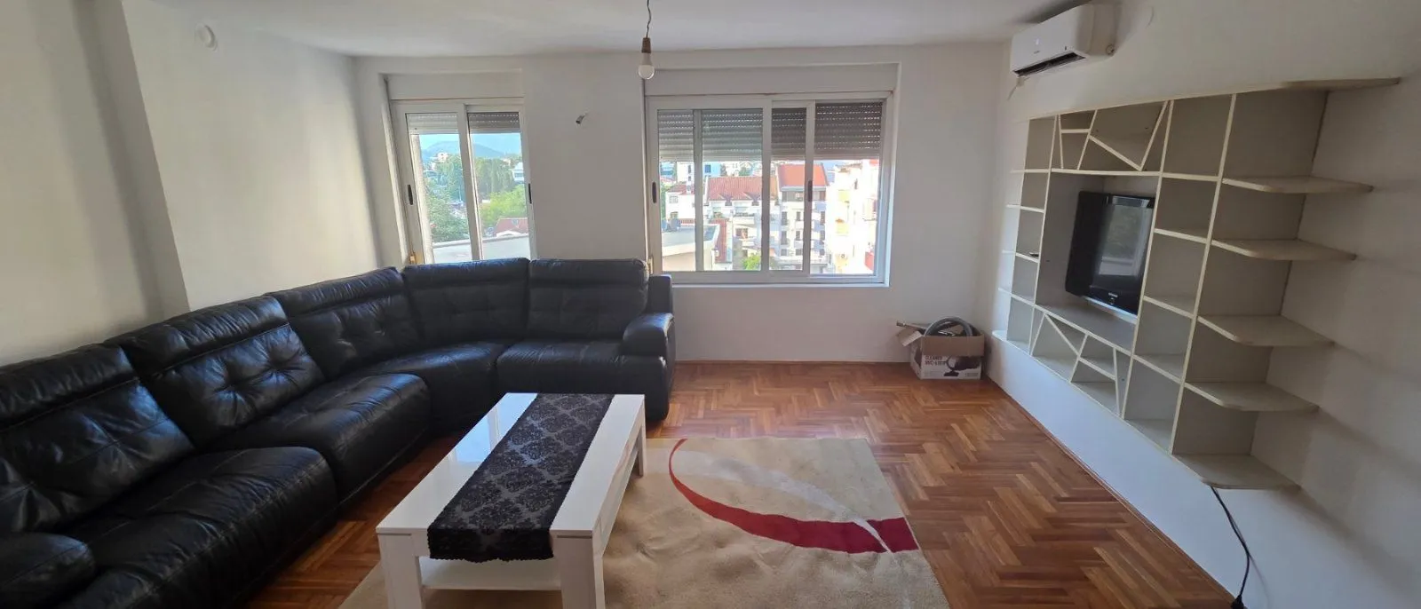 Izdavanje, dvosoban stan, 56m², Centar, Podgorica