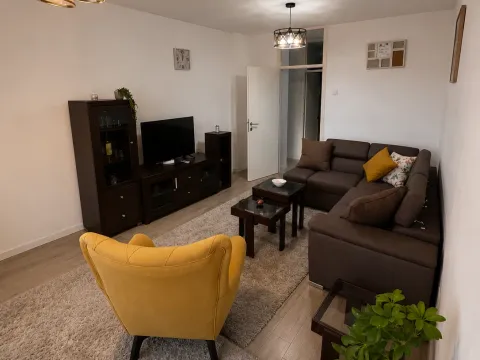 Izdavanje, dvosoban stan, 100m², Preko Morače, Podgorica - image 2