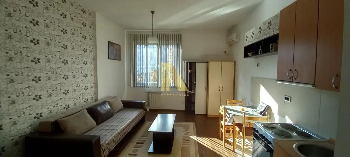 Izdavanje, garsonjera, 27m², Bulevar Evrope, Novi Sad Sve Podlokacije