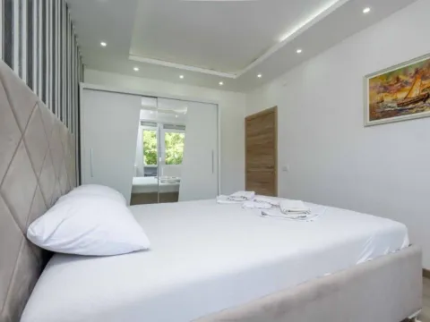 Izdavanje, jednosoban stan, 60m², Centar, Bar - image 9