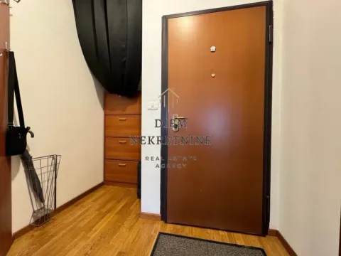 Izdavanje, jednosoban stan, 47m², City Kvart, Podgorica - image 9