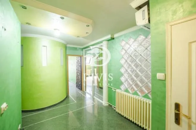 Prodaja, trosoban stan, 60m², Savski Trg, Beograd