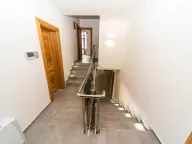 Izdavanje, kuća, 320m², Zlatica, Podgorica - image 12