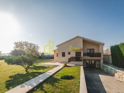 Rent, house, 170m², Dajbabe, Podgorica - image 1