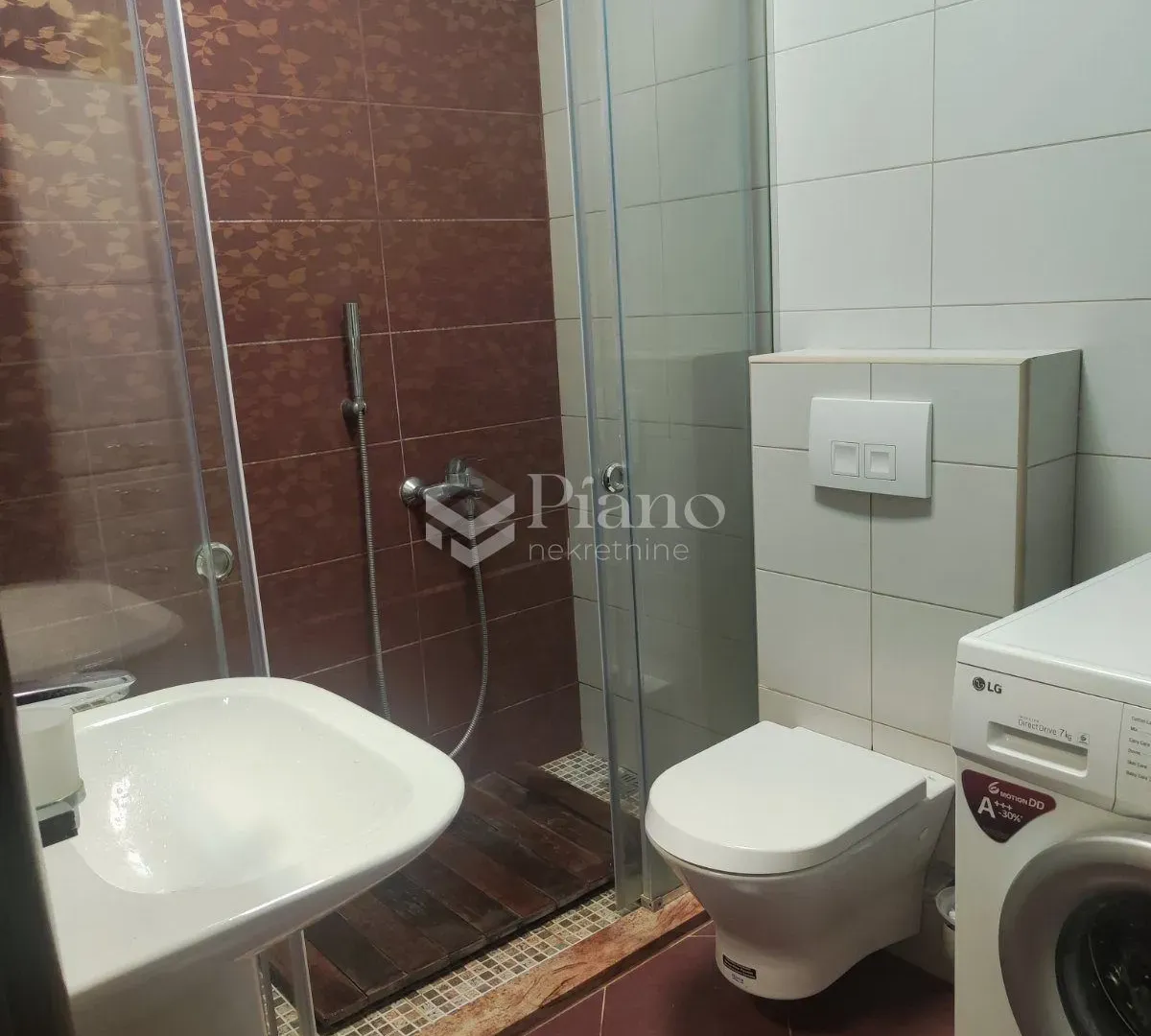 Izdavanje, dvosoban stan, 62m², Podgorica, Crna Gora