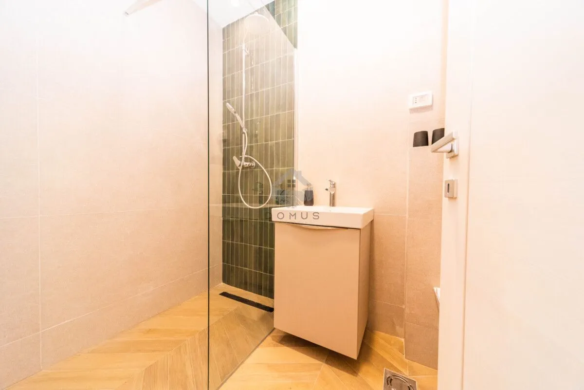 Izdavanje, dvosoban stan, 108m², Central Point, Podgorica