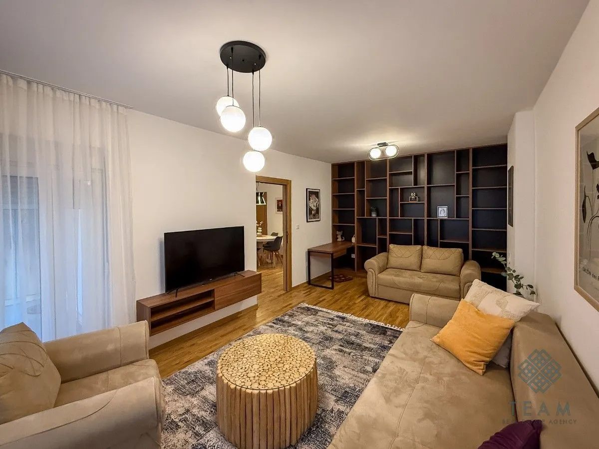 Izdavanje, dvosoban stan, 87m², Malo Brdo, Podgorica