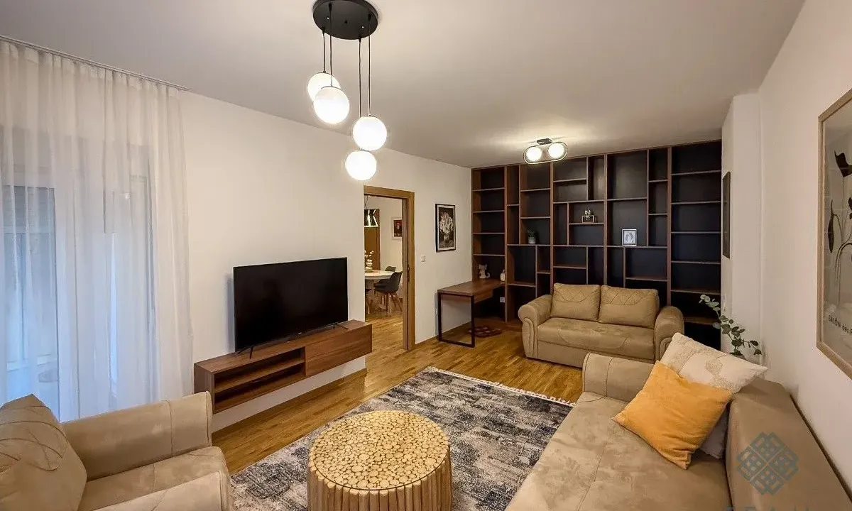 Izdavanje, dvosoban stan, 87m², Malo Brdo, Podgorica