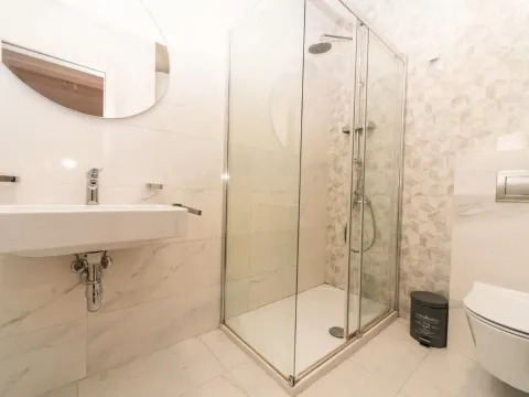 Izdavanje, dvosoban stan, 75m², Central Point, Podgorica - image 4