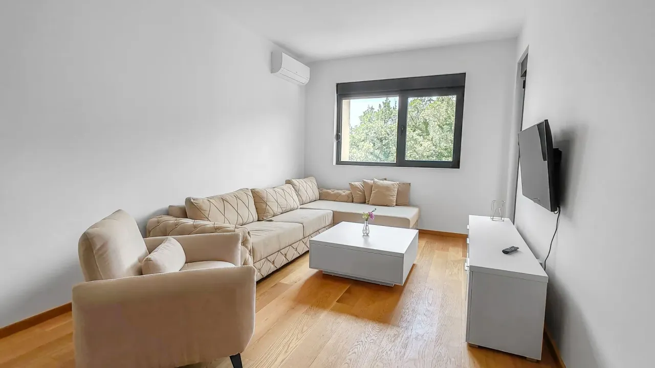 Izdavanje, jednosoban stan, 37m², Bečići, Budva