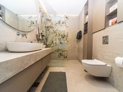 Izdavanje, trosoban stan, 195m², Tološi, Podgorica - image 17