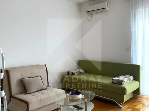Rent, studio apartment, 29m², Stari Aerodrom, Podgorica - image 1