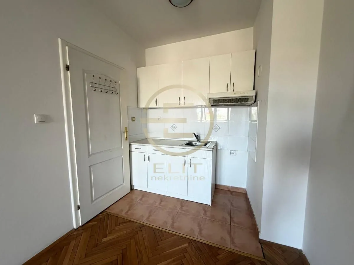 Izdavanje, dvosoban stan, 47m², Rotkvarija, Novi Sad Sve Podlokacije