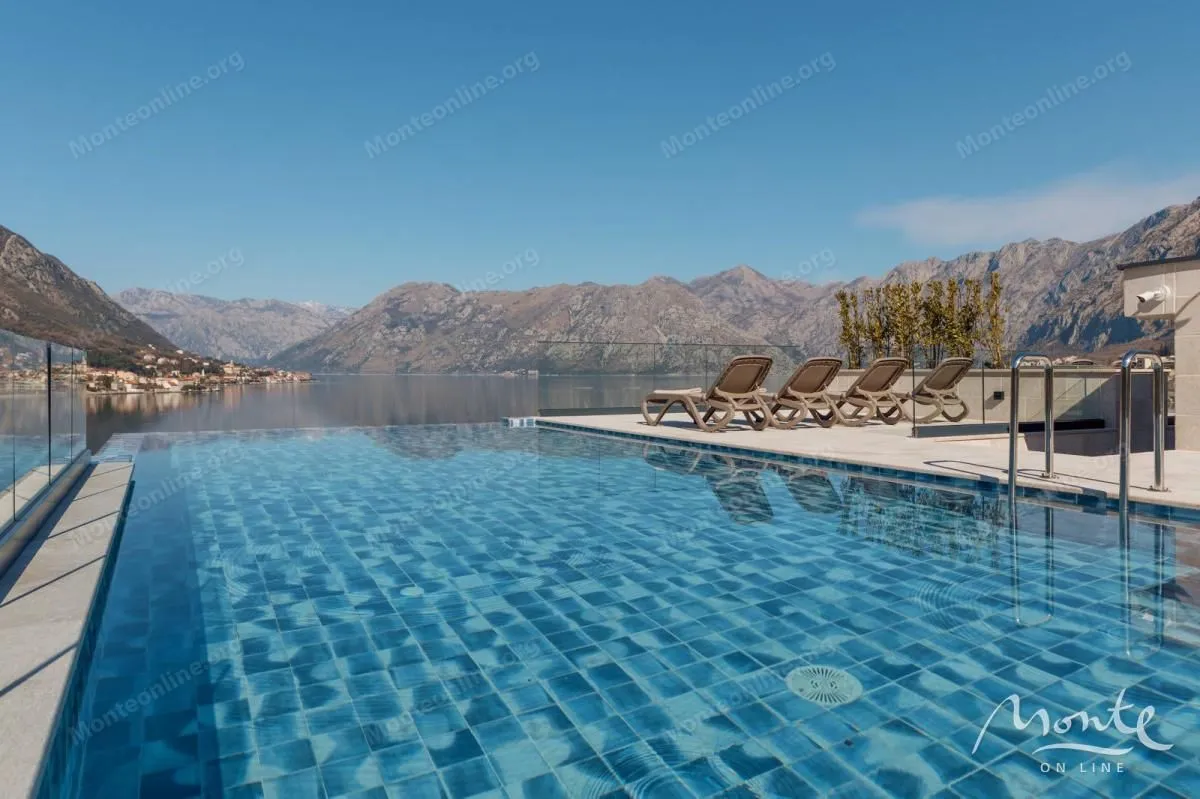 Prodaja, trosoban stan, 204m², Dobrota, Kotor