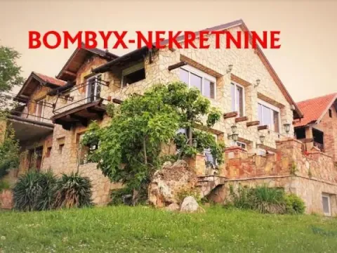 Prodaja, kuća, 587m², Sremska Kamenica, Petrovaradin