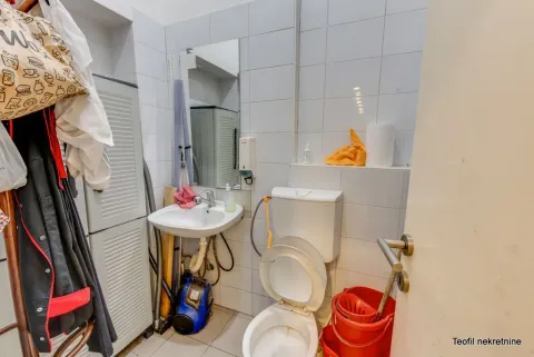 Rent, office space, 300m², Zemun Kej, Zemun Sve Podlokacije - image 14