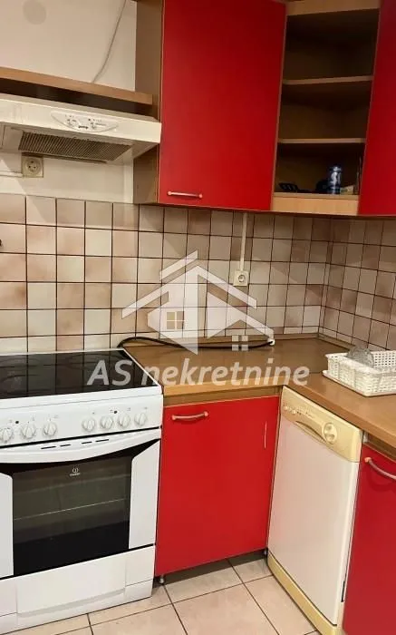 Izdavanje, trosoban stan, 120m², Uciteljsko Naselje, Zvezdara Sve Podlokacije