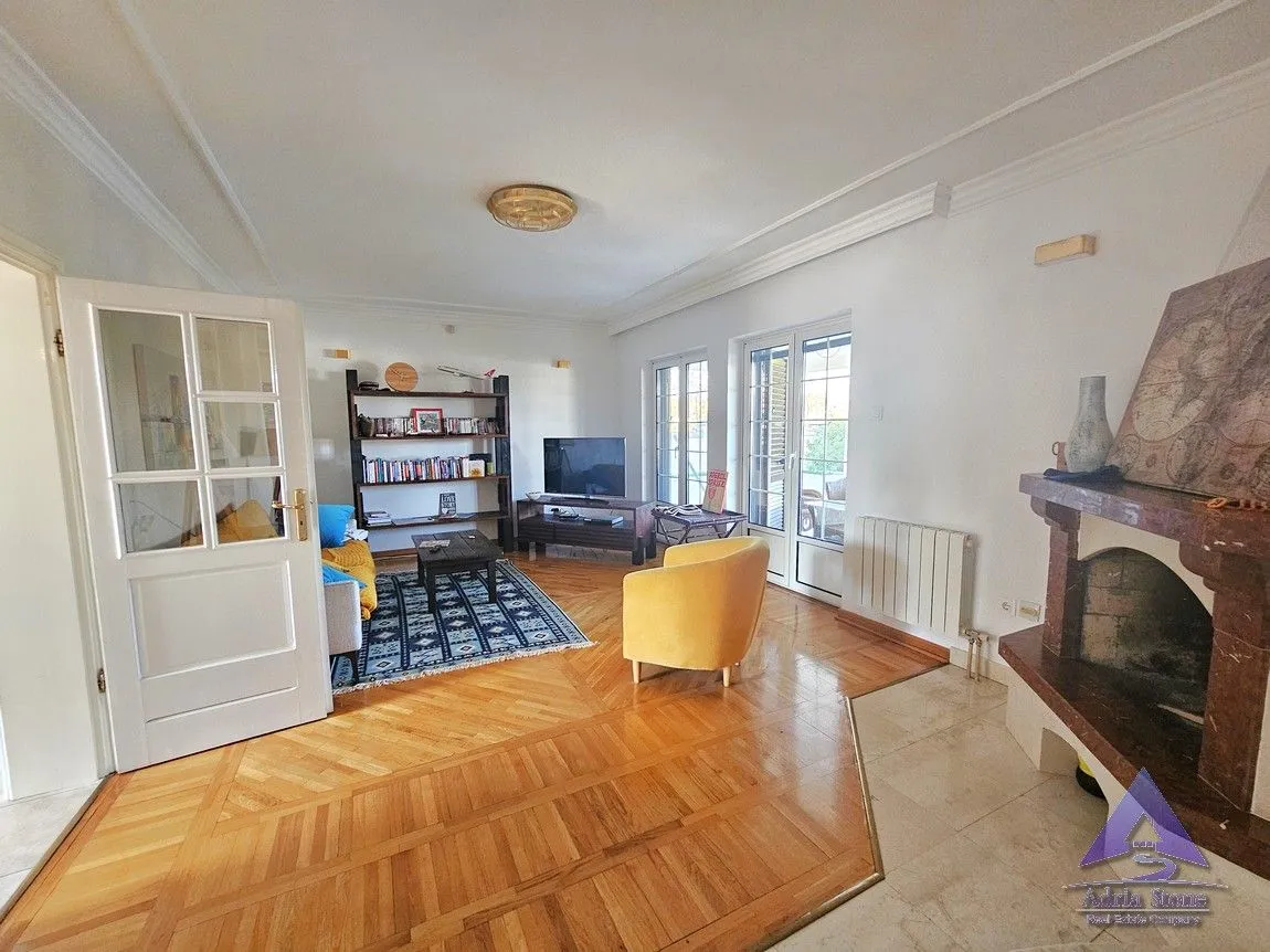 Sale, house, 308m², Tološi, Podgorica