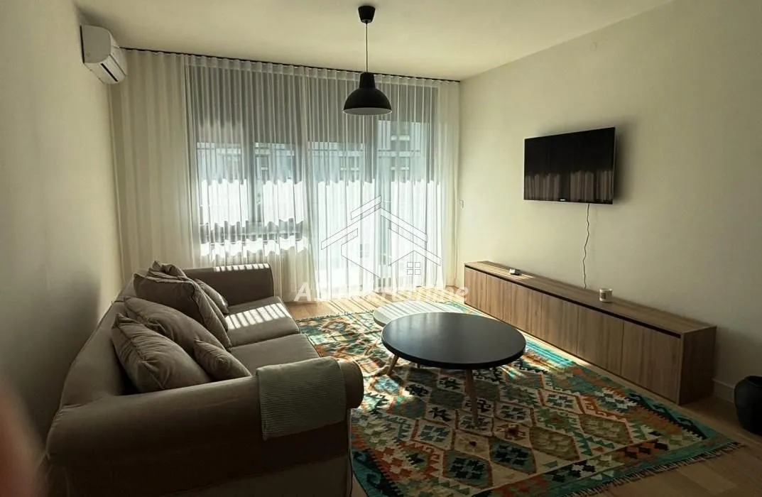 Izdavanje, trosoban stan, 80m², Savski Venac, Beograd