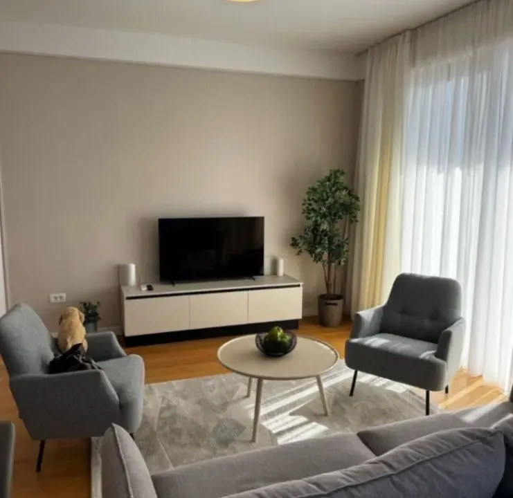 Izdavanje, jednosoban stan, 68m², Bečići, Budva