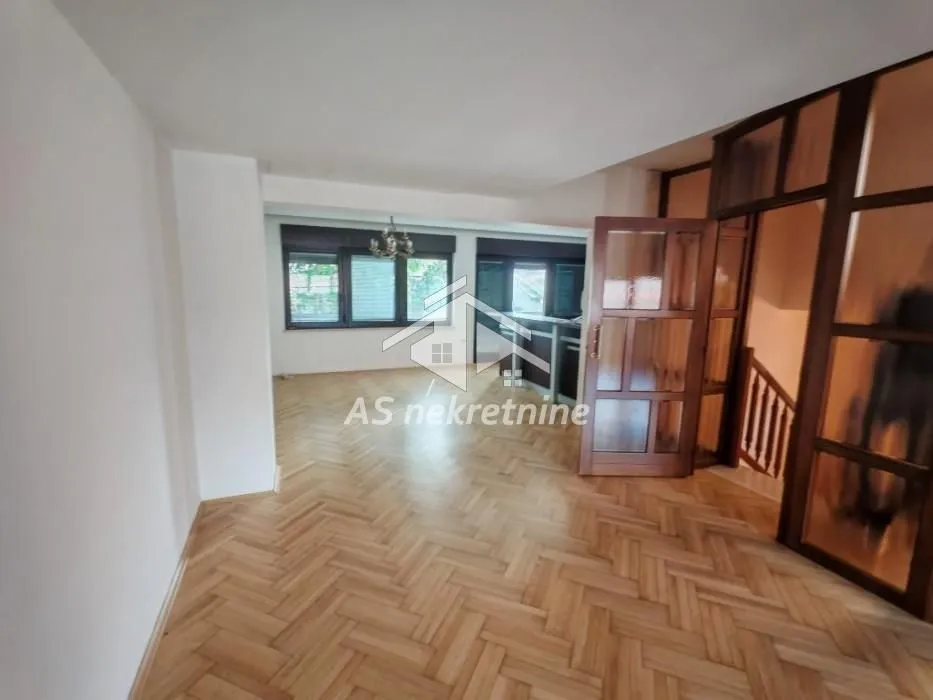 Izdavanje, kuća, 360m², Voždovac Sve Podlokacije, Beograd