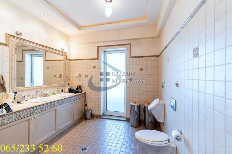 Sale, apartment, 375m², Voždovac Sve Podlokacije, Beograd