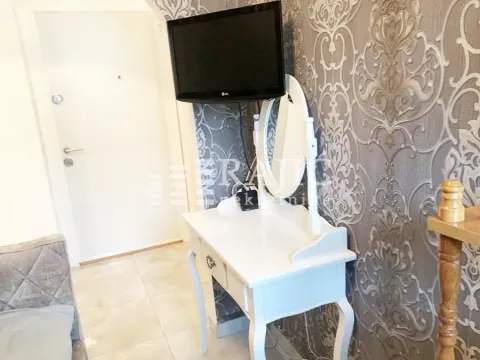 White dressing table with a mirror in the bedroom. - image 16