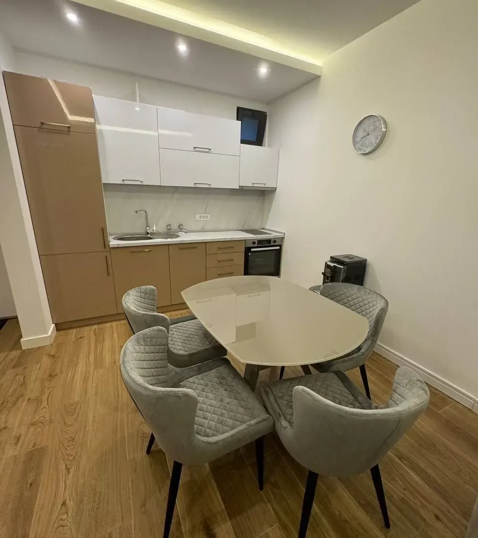 Prodaja, jednosoban stan, 80m², Tivat, Crna Gora