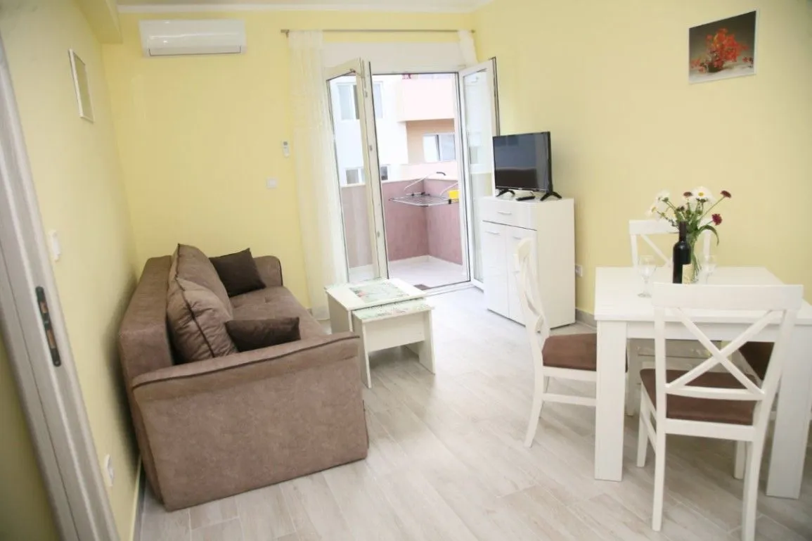 Rent, one bedroom apartment, 50m², Seljanovo, Tivat