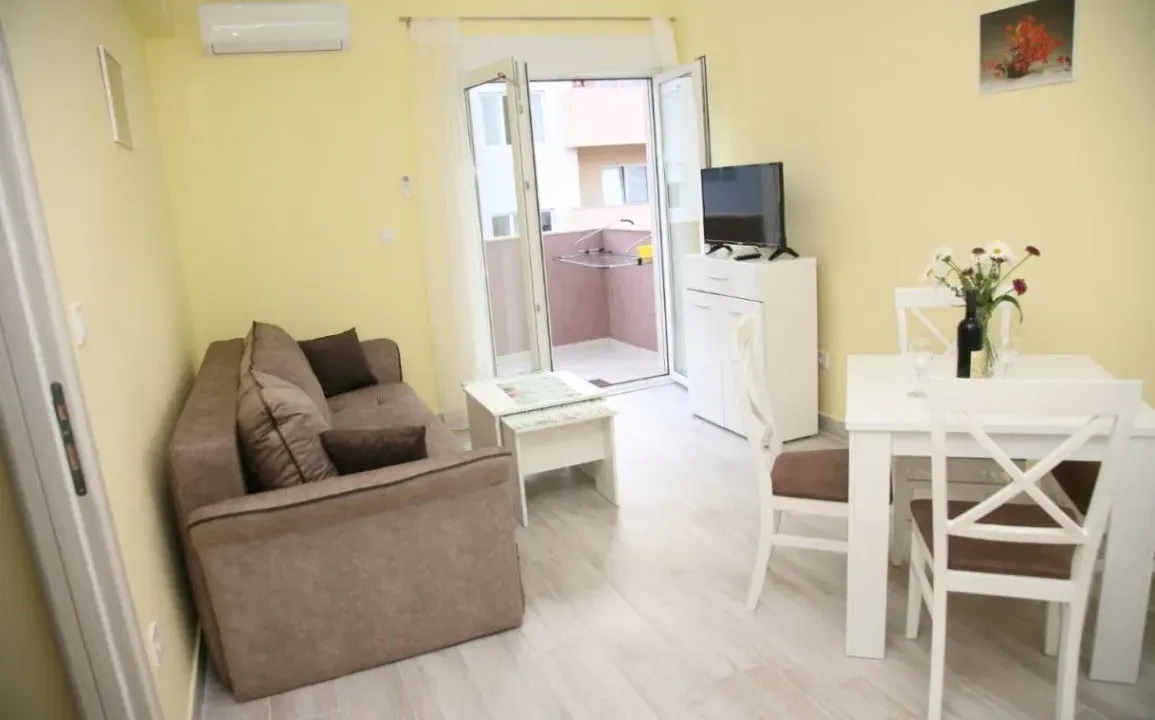 Rent, one bedroom apartment, 50m², Seljanovo, Tivat