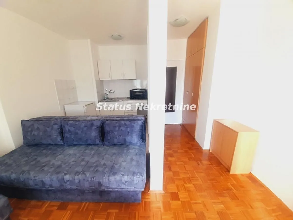 Izdavanje, garsonjera, 33m², Novo naselje, Novi Sad