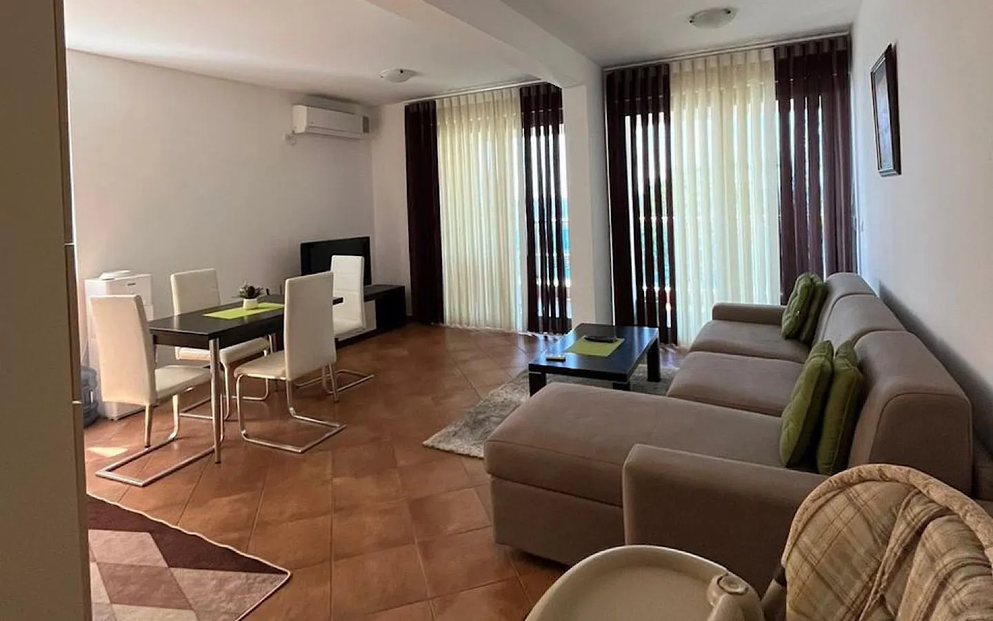 Izdavanje, jednosoban stan, 70m², Dobra Voda, Budva