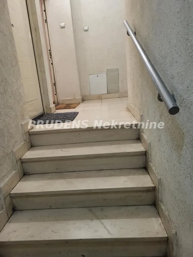 Izdavanje, dvosoban stan, 49m², Zvezdara Sve Podlokacije, Beograd