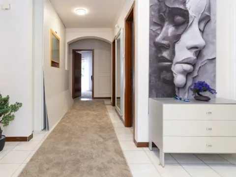 Izdavanje, trosoban stan, 200m², Gorica C, Podgorica - image 11