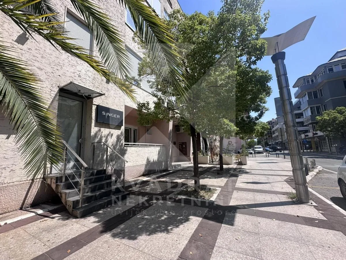 Izdavanje, poslovni prostor, 55m², Centar, Podgorica